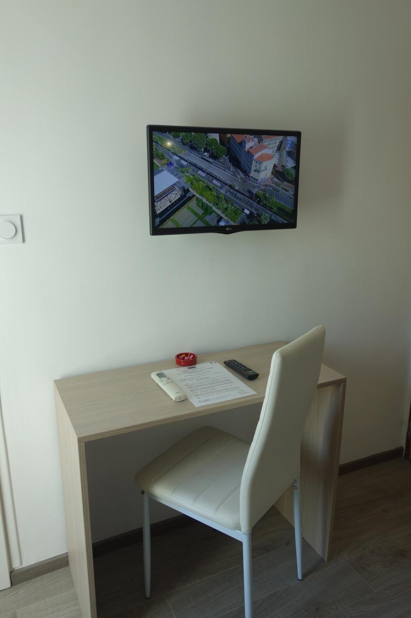 Hotel Le Prejoly Saint-Vallier-de-Thiey Zimmer foto